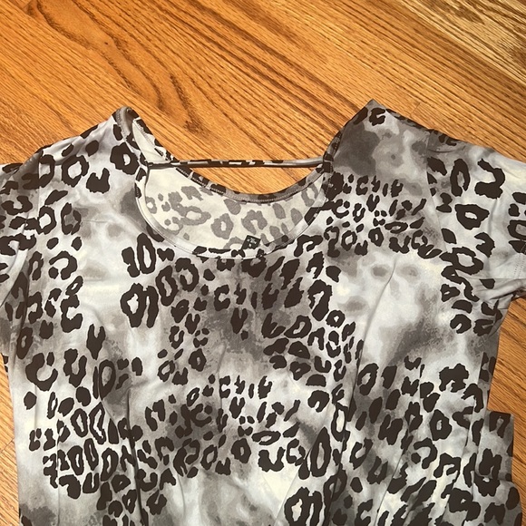 PixieLane short sleeve jumpsuit cheetah print size 14 like new be happy material - Picture 5 of 5